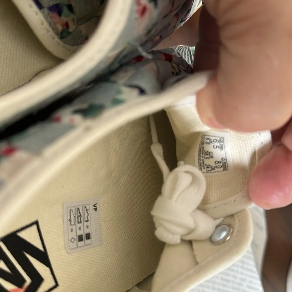 #30S NEW WITH TAGS VANS WOVEN FLORAL MULTI STACKFORM SNEAKERS - Picture 9 of 11